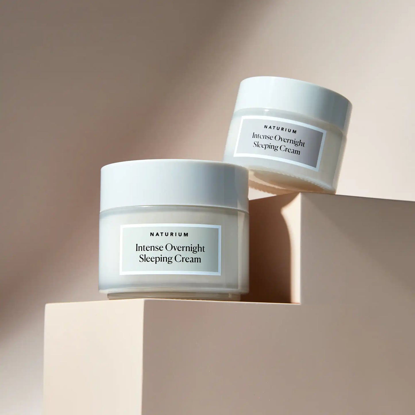 intense-overnight-sleeping-cream-jumbo-i2 11_18_2021_Naturium0552-crop.webp
