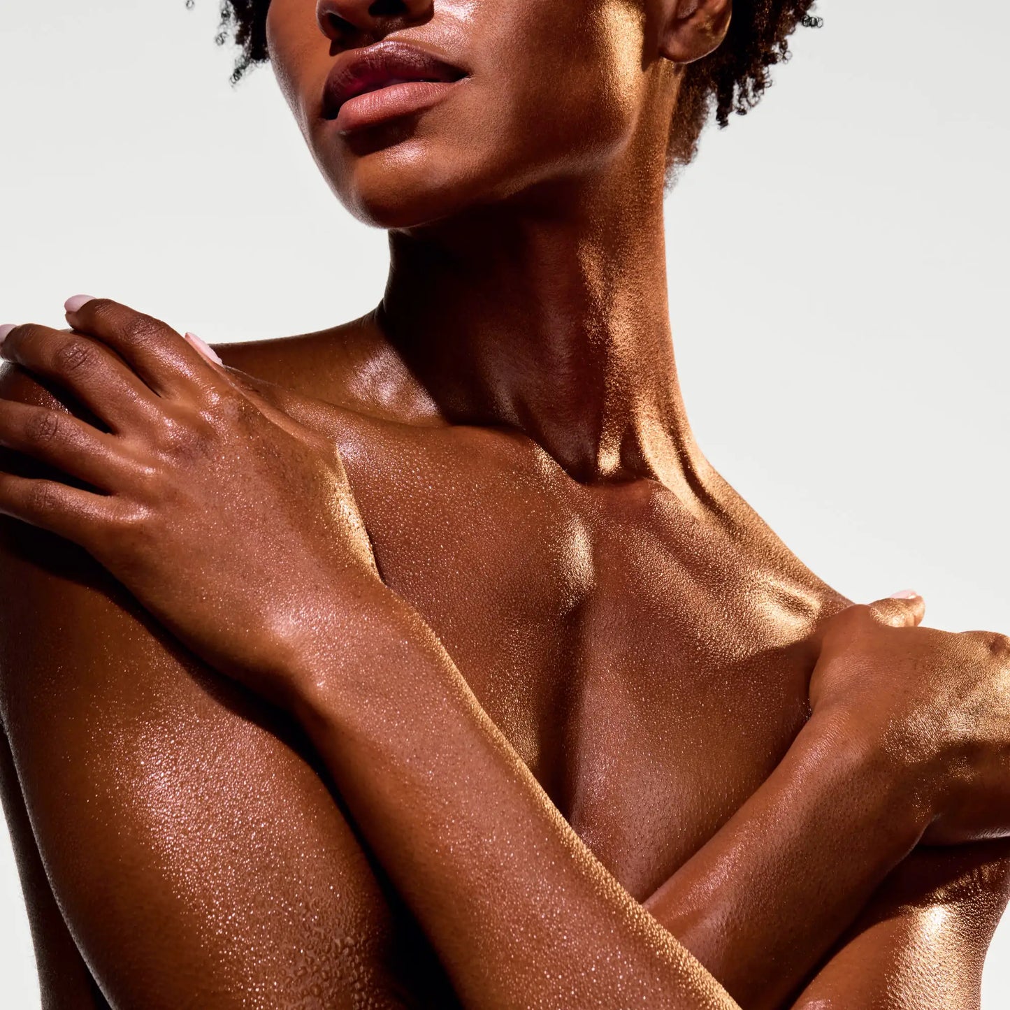 the-glow-getter-multi-oil-body-scrub-m8 NATR-40028-Alt-Image-The_Glow_Getter_Multi-Oil_Body_Scrub-06_1.webp
